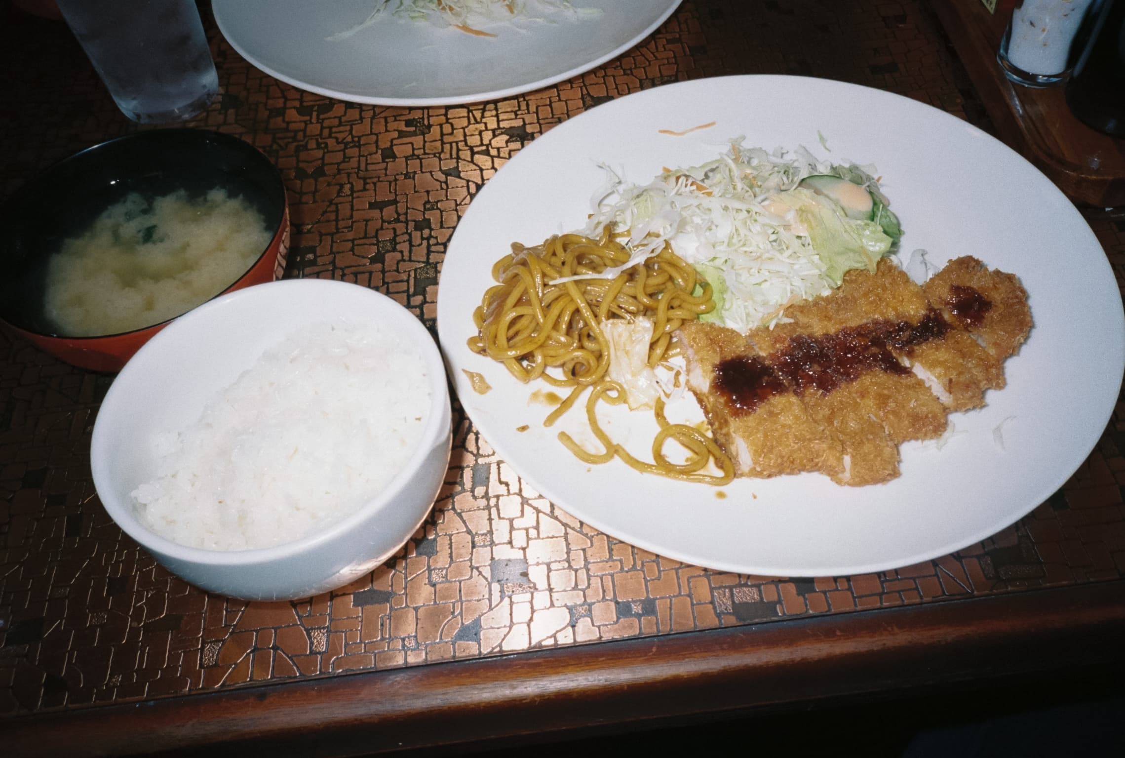 食べかけの豚カツ